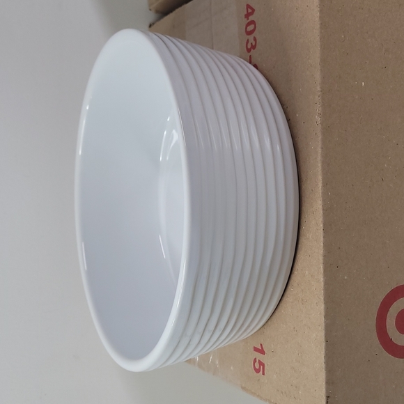 New! White 6 Cup Textured Stoneware Food or Water Bowl with Non-Skid Bottom Grip - Picture 8 of 12